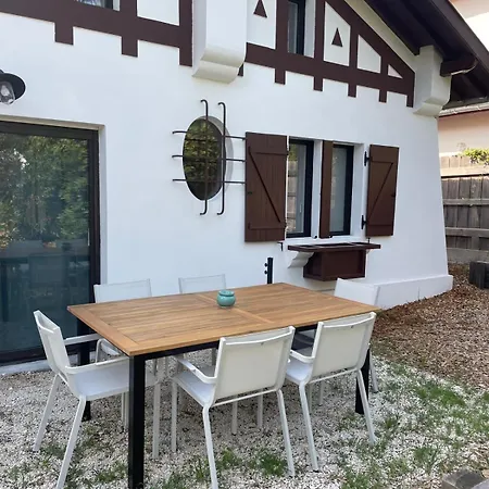 Pyla Sur Vila *